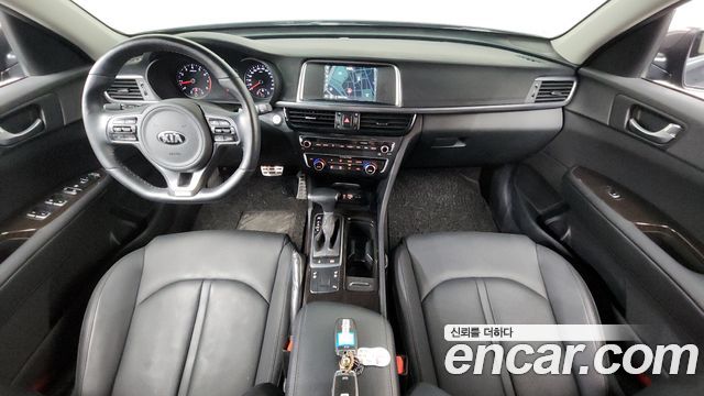 Kia K5 — interior