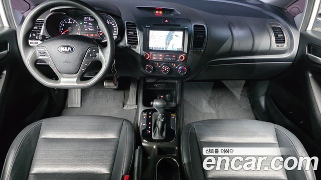 Kia K3 — interior