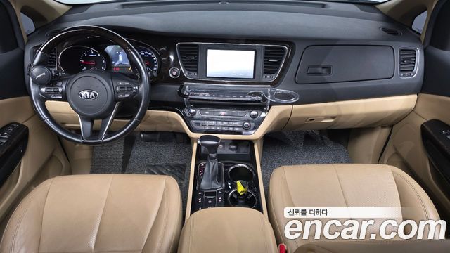 Kia Carnival — interior