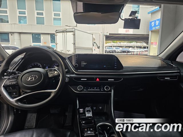 Hyundai Sonata — interior
