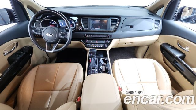 Kia Carnival — interior