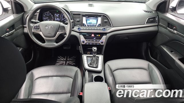 Hyundai Avante — interior