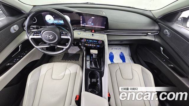 Hyundai Avante — interior
