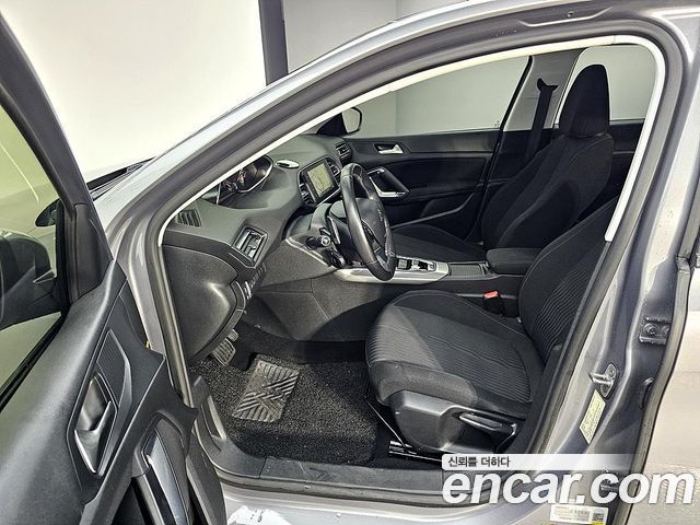 Peugeot 308 — interior
