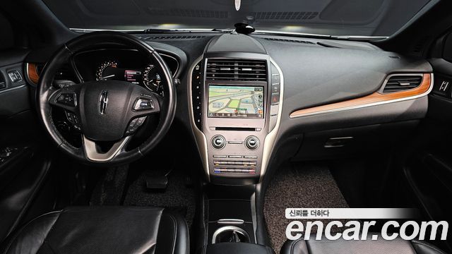 Lincoln MKC — interior