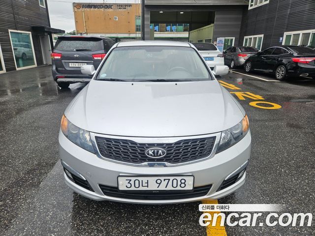 Kia Lotze — exterior