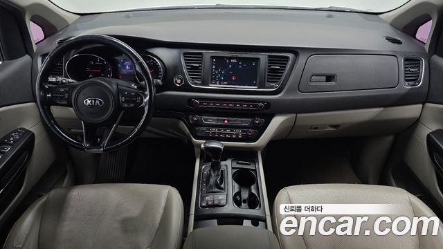 Kia Carnival — interior