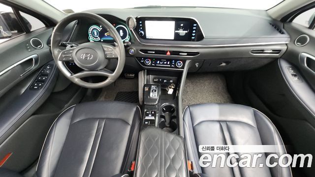 Hyundai Sonata — interior