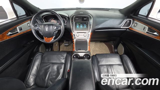 Lincoln MKX — interior
