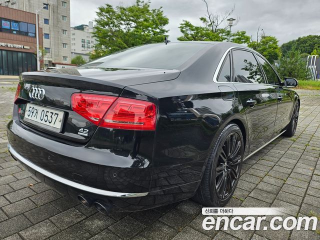 Audi A8 — interior