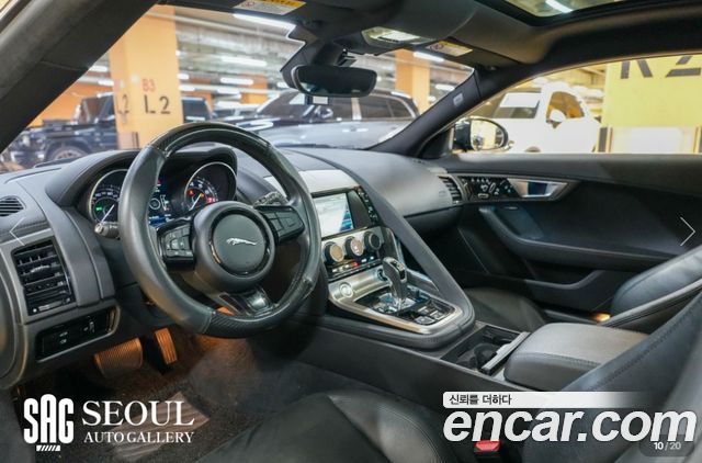 Jaguar F-Type — interior