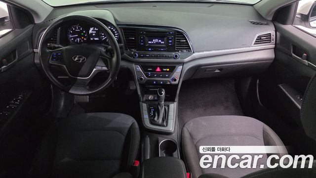 Hyundai Avante — interior