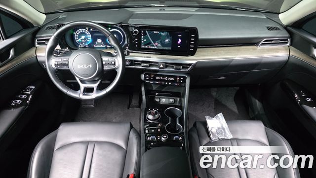 Kia K5 — interior