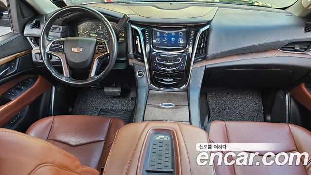 Cadillac Escalade — interior