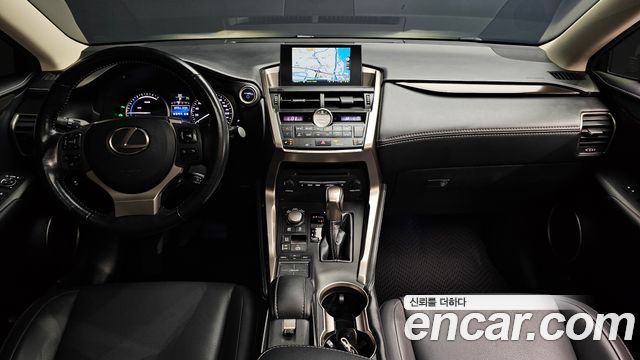Lexus NX — interior