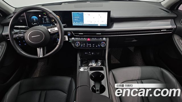 Hyundai Sonata — interior