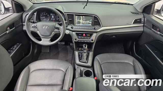 Hyundai Avante — interior