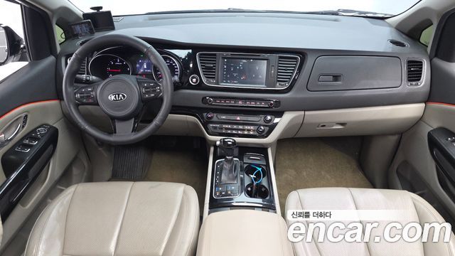 Kia Carnival — interior
