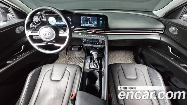 Hyundai Avante — interior