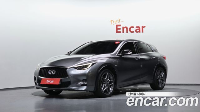 Infiniti Q30 — exterior