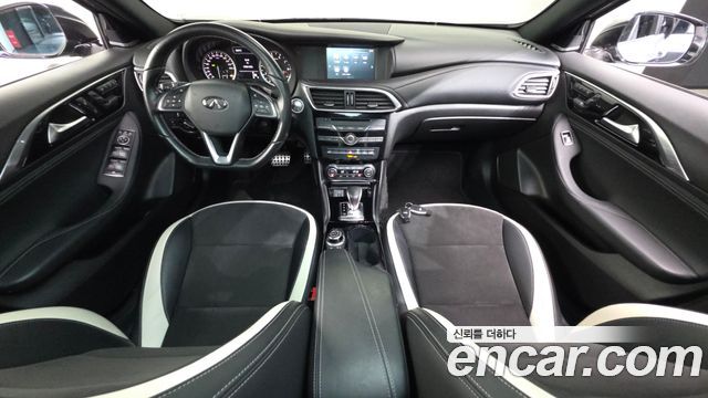 Infiniti Q30 — interior