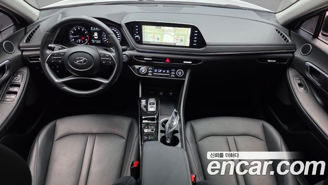 Hyundai Sonata — interior