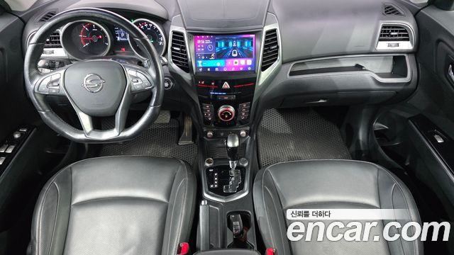 KG Mobility Tivoli — interior