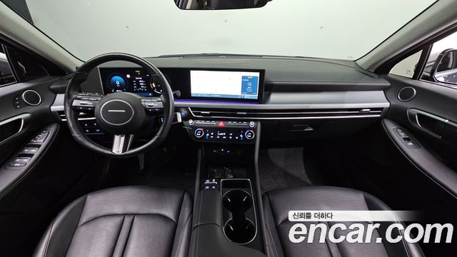 Hyundai Sonata — interior