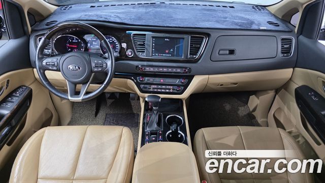 Kia Carnival — interior