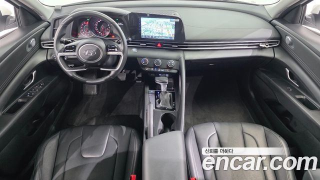 Hyundai Avante — interior