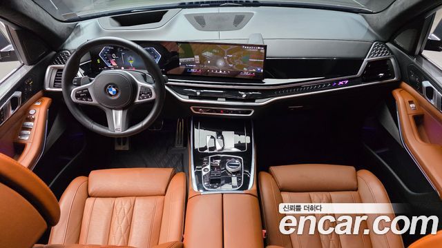 BMW X7 — interior
