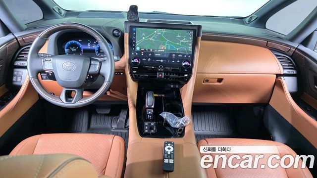 Toyota Alphard — interior