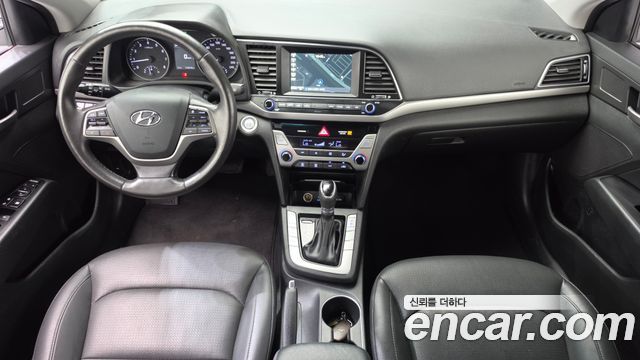 Hyundai Avante — interior