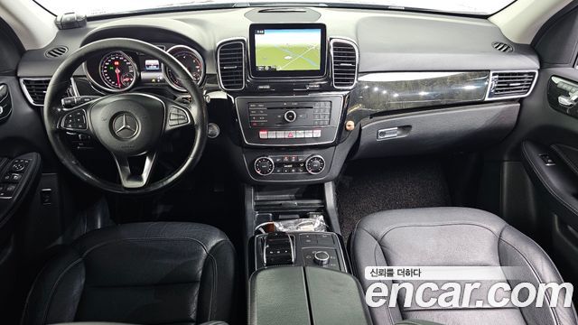 Mercedes-Benz GLE-Class — interior