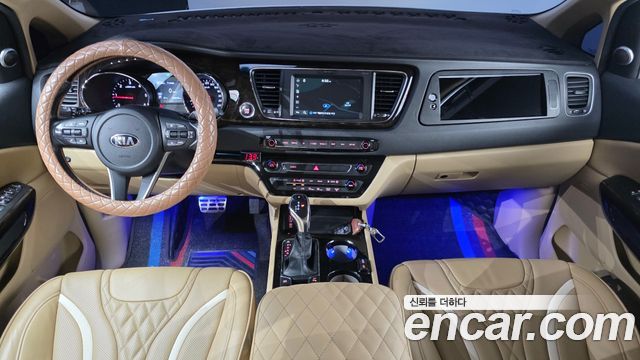 Kia Carnival — interior