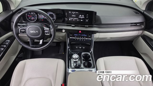 Kia Carnival — interior