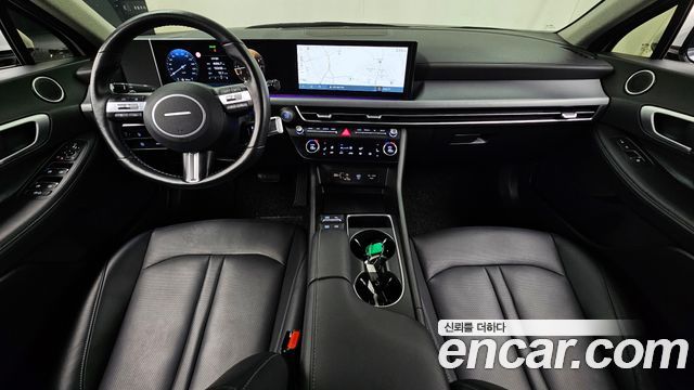 Hyundai Sonata — interior