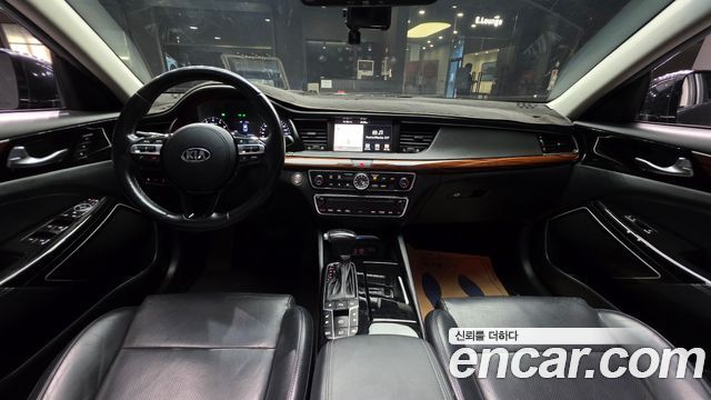 Kia K7 — interior