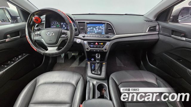 Hyundai Avante — interior