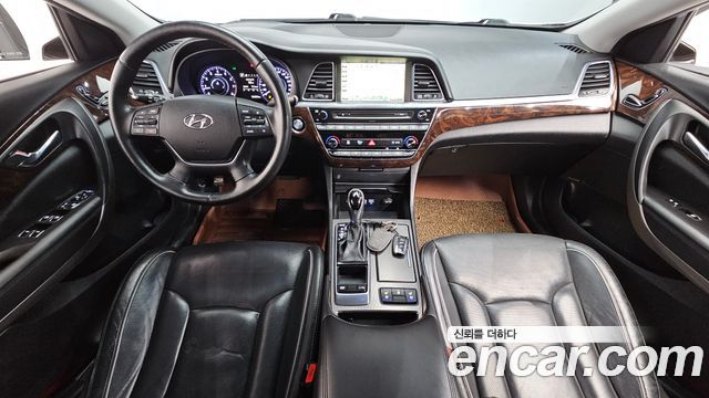 Hyundai Aslan — interior