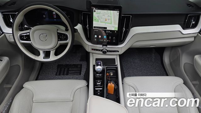 Volvo XC60 — interior