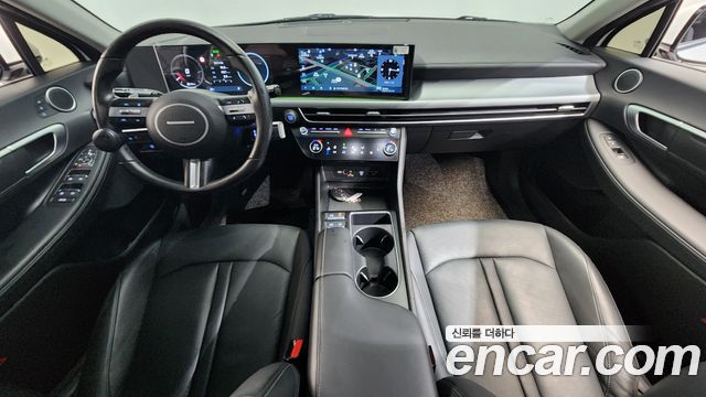 Hyundai Sonata — interior