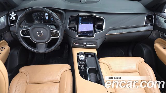 Volvo XC90 — interior