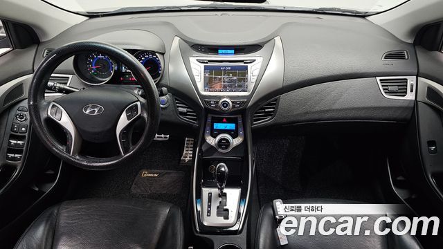 Hyundai Avante — interior