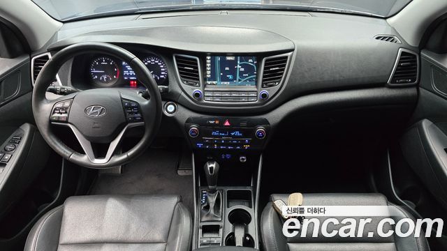 Hyundai Tucson — interior