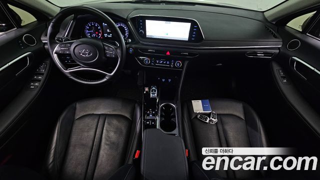 Hyundai Sonata — interior