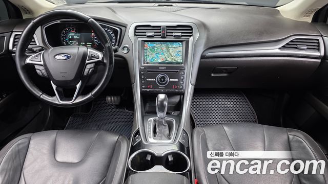 Ford Mondeo — interior