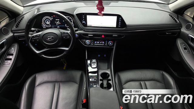 Hyundai Sonata — interior