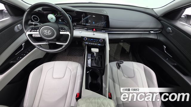 Hyundai Avante — interior