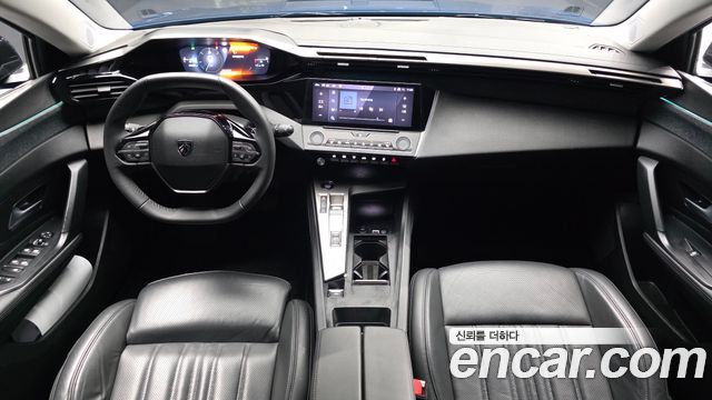 Peugeot 408 — interior